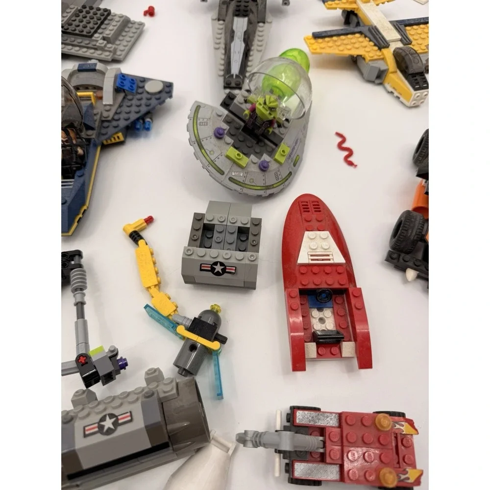 LEGO Miscellaneous Lot Assorted Bricks and Pieces/ Minifig Star Wars Jets Parts - Picture 3 of 13